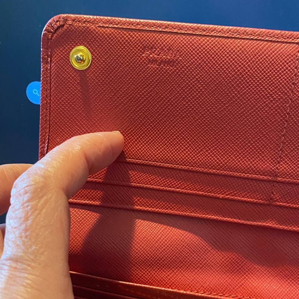 Prada Fushia pink , pre loved in fair condition Accent Wallet - Picture 5 of 8